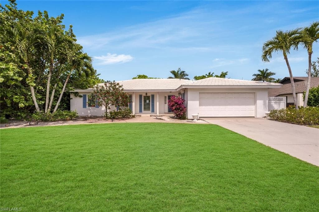 4711 Crayton RD NAPLES, FL 34103