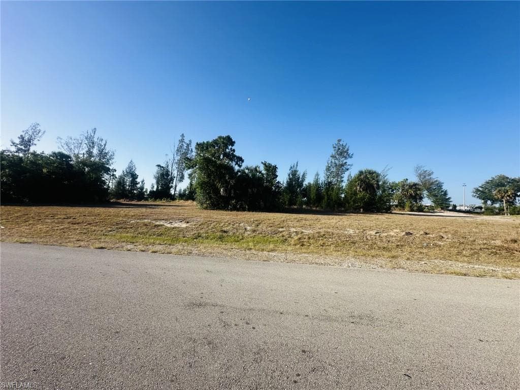 2148 NE 39th TER CAPE CORAL, FL 33909