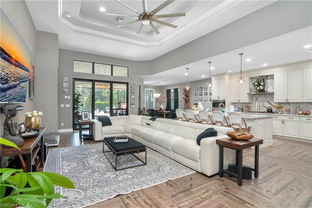 10061 Florence CIR NAPLES, FL 34119