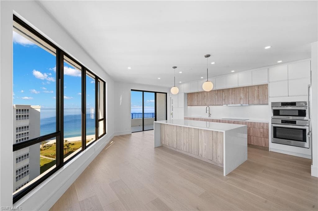 4451 Gulf Shore BLVD N 2002 NAPLES, FL 34103