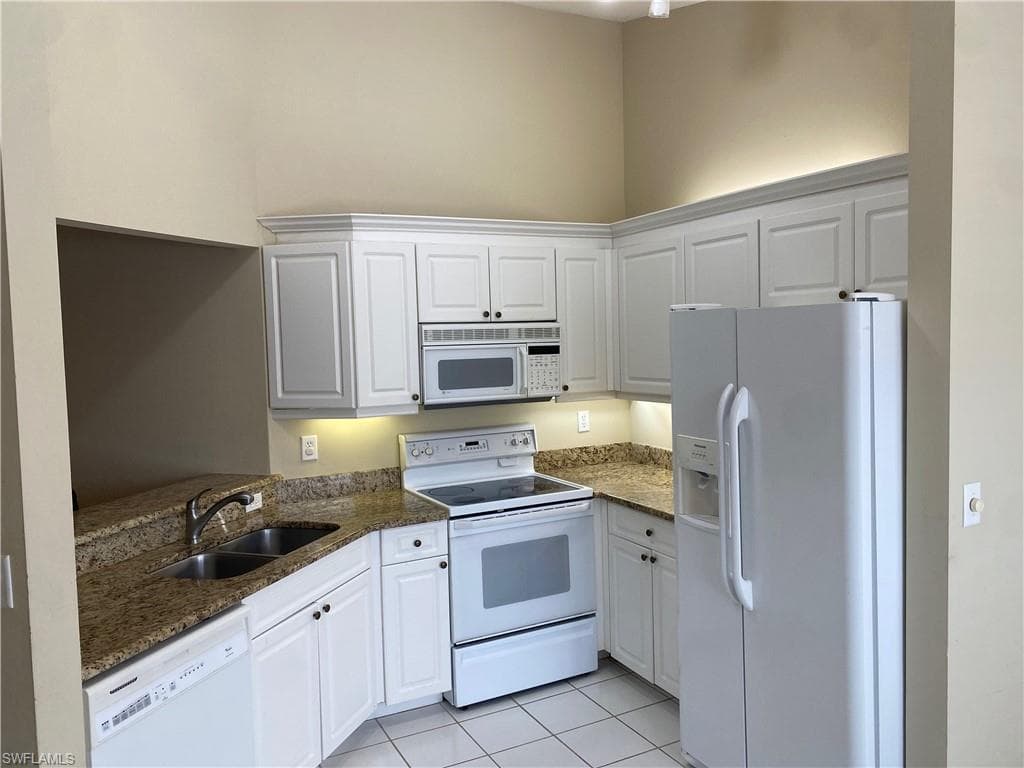 3785 Fieldstone BLVD 206 NAPLES, FL 34109