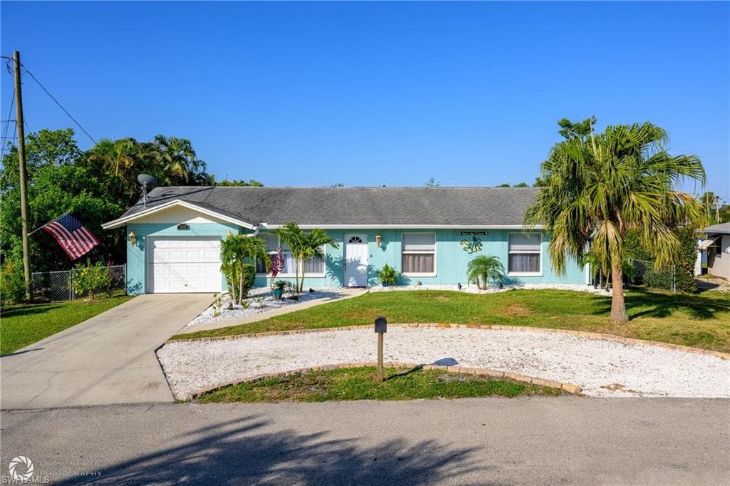 1303 Thompson ST NORTH FORT MYERS, FL 33903