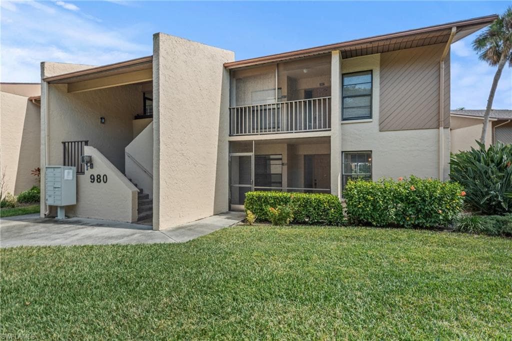 980 Palm View DR 107 NAPLES, FL 34110
