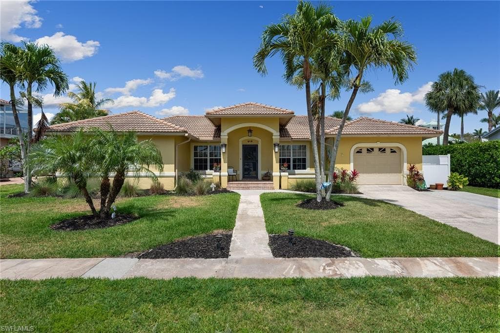 819 Buttonwood CT MARCO ISLAND, FL 34145