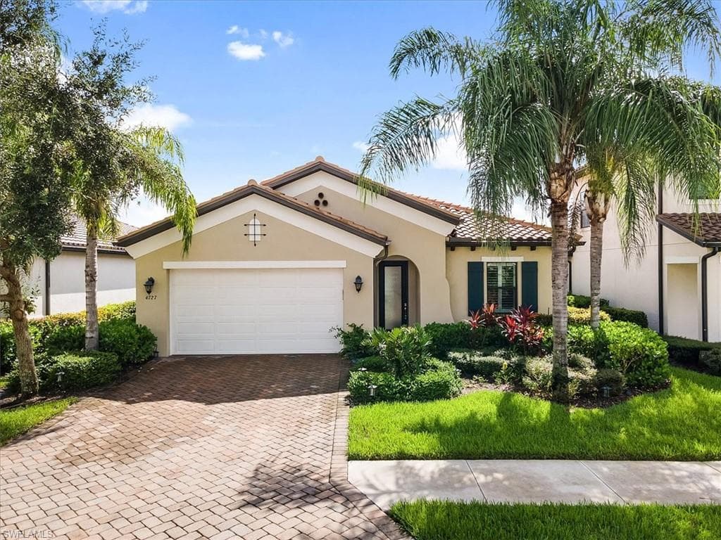 4727 ABACA CIR NAPLES, FL 34119