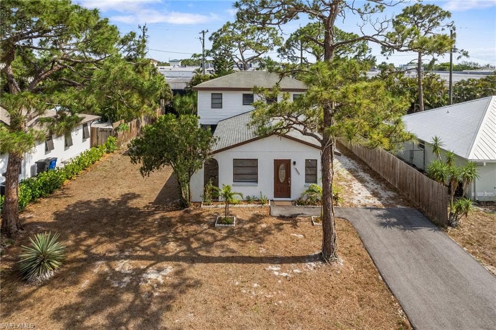 9025 Somerset LN BONITA SPRINGS, FL 34135