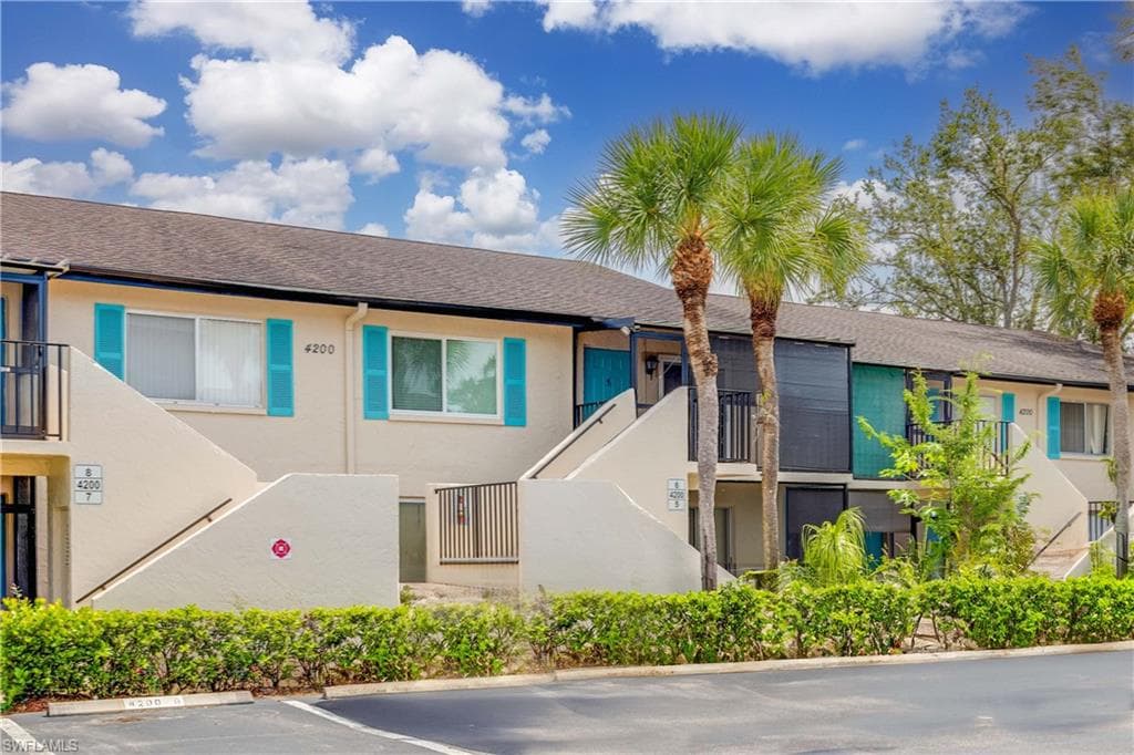 4200 Looking Glass LN 4206 NAPLES, FL 34112