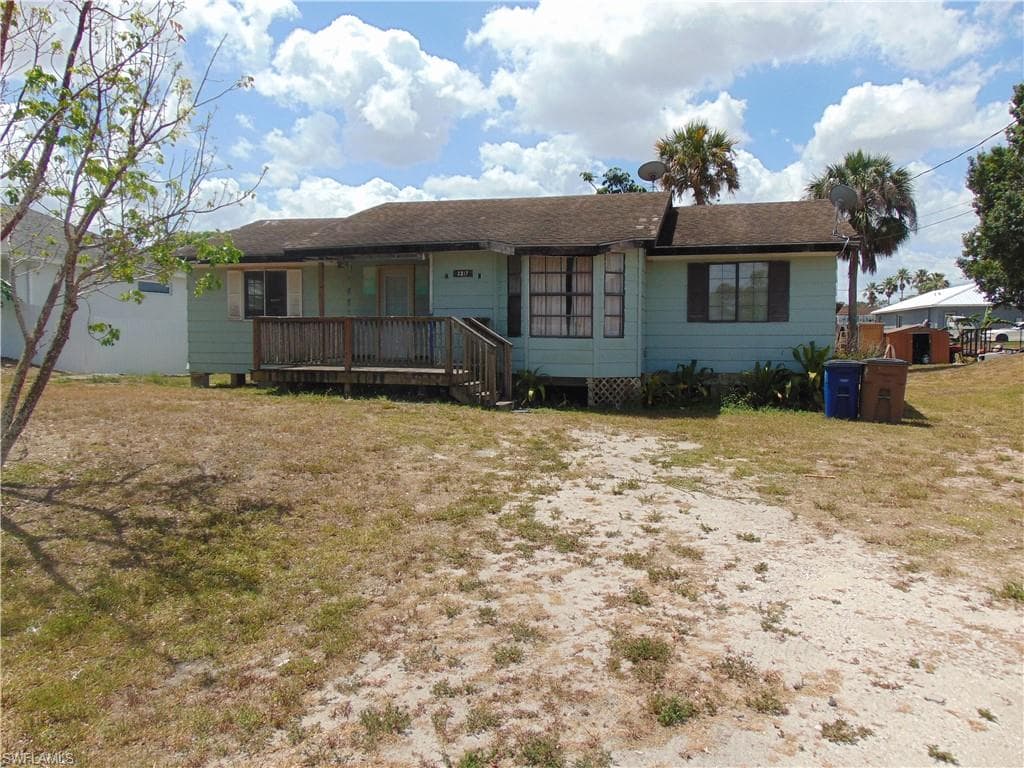 2917 13th ST W LEHIGH ACRES, FL 33971