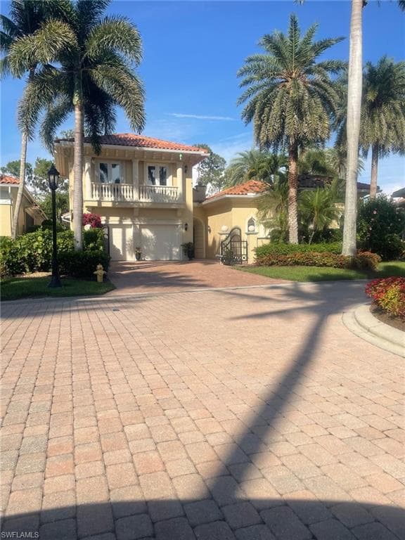 2742 Medallist LN NAPLES, FL 34109