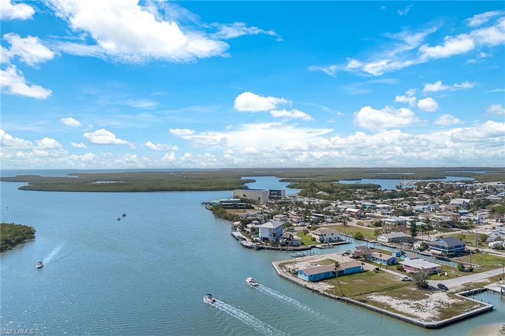 110 East CT NAPLES, FL 34140