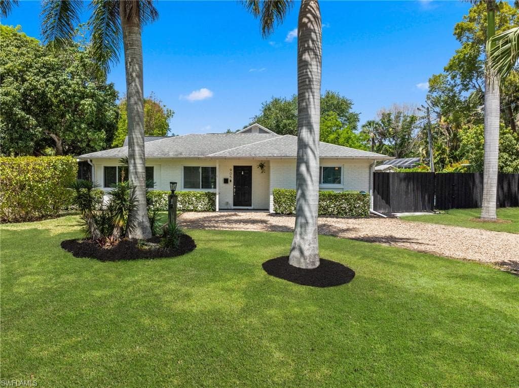 905 13th ST N NAPLES, FL 34102