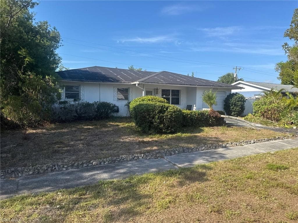 941 Jasmine ST NORTH FORT MYERS, FL 33903