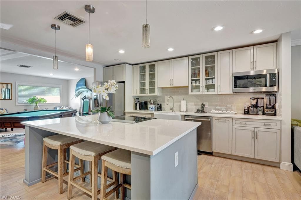1387 28th AVE N NAPLES, FL 34103