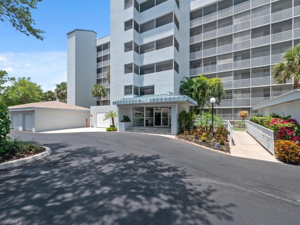 285 Naples Cove DR 1404 NAPLES, FL 34110