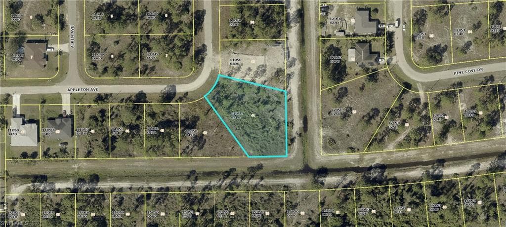 825 Appleton AVE LEHIGH ACRES, FL 33974