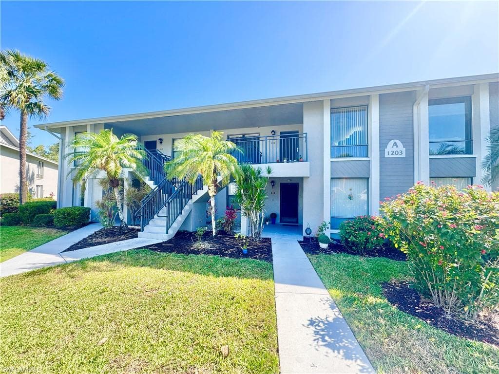 1203 Commonwealth CIR 201 NAPLES, FL 34116