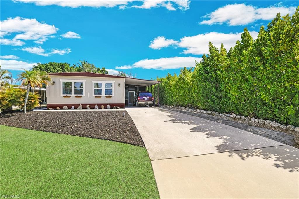 26202 Duchess LN BONITA SPRINGS, FL 34135