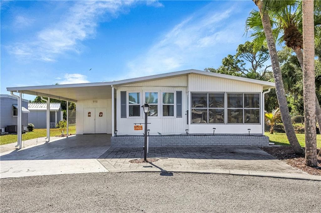 366 Middlecoff CT NORTH FORT MYERS, FL 33903