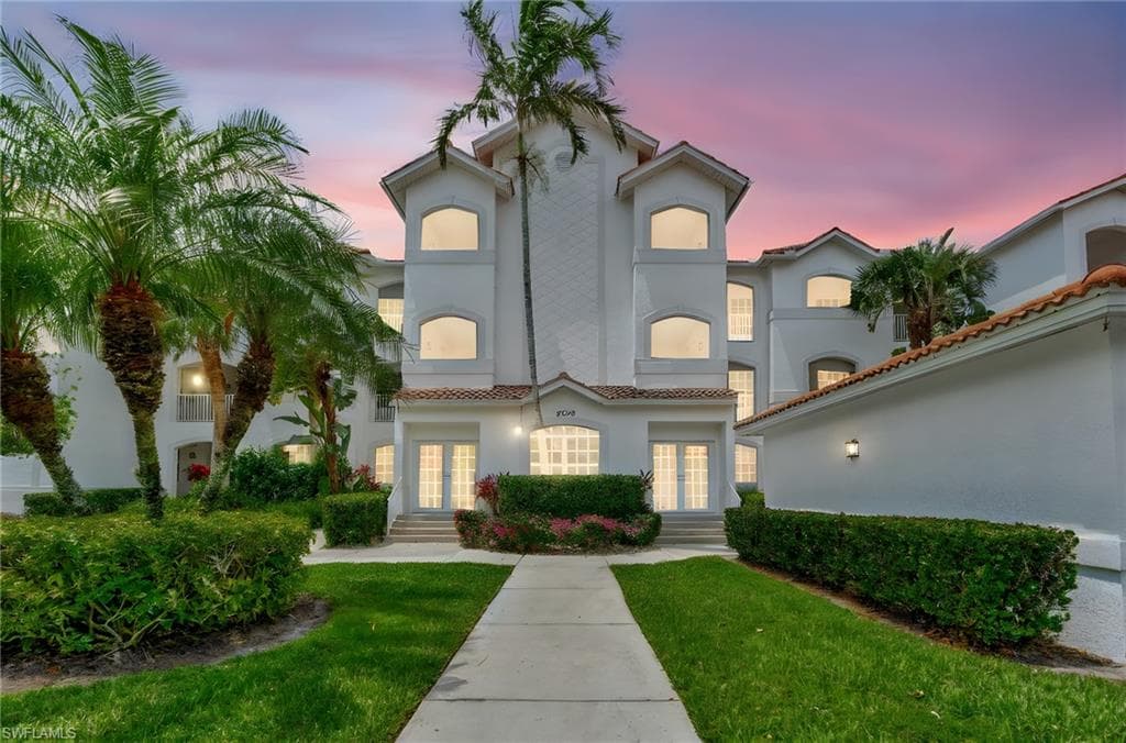 4650 Yacht Harbor DR 112 NAPLES, FL 34112