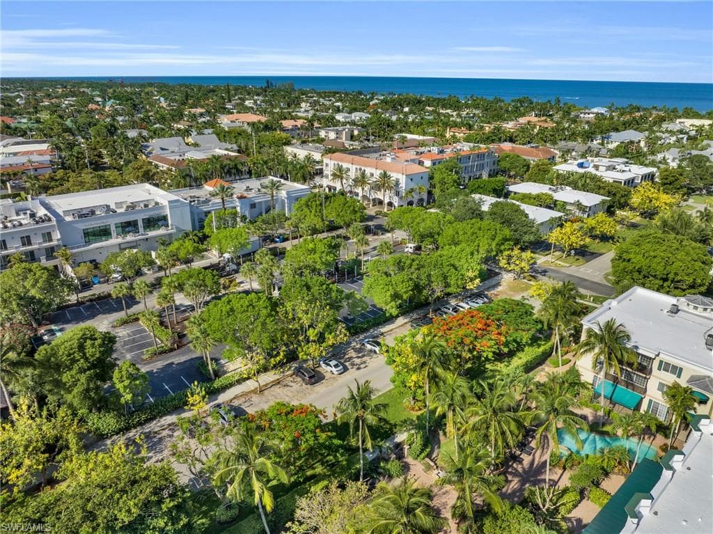 441 4th AVE S 304 NAPLES, FL 34102