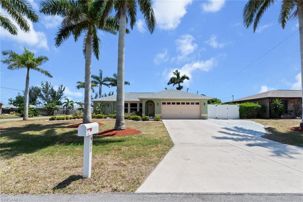 220 SE 21st ST CAPE CORAL, FL 33990