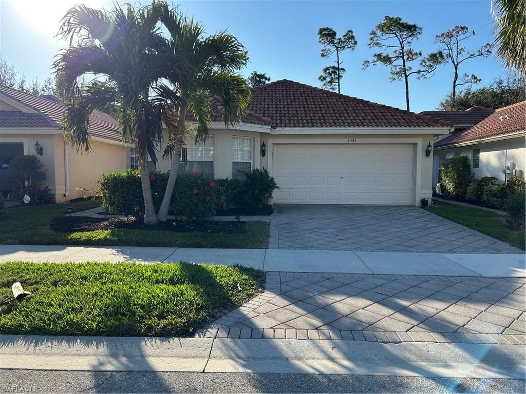 1341 Triandra LN NAPLES, FL 34119