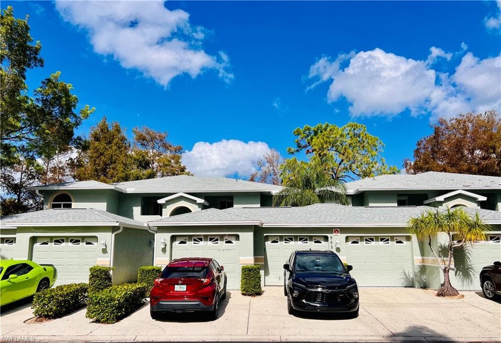 955 New Waterford DR D-202 NAPLES, FL 34104