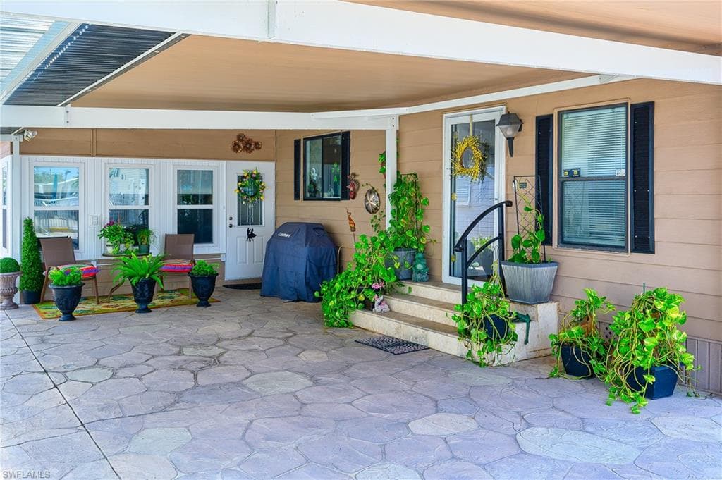 149 Kim DR 149 NAPLES, FL 34104
