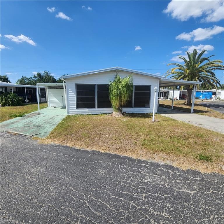 217 Fireball LN NORTH FORT MYERS, FL 33917