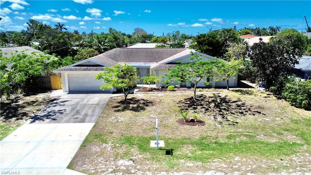 844 106th AVE N NAPLES, FL 34108