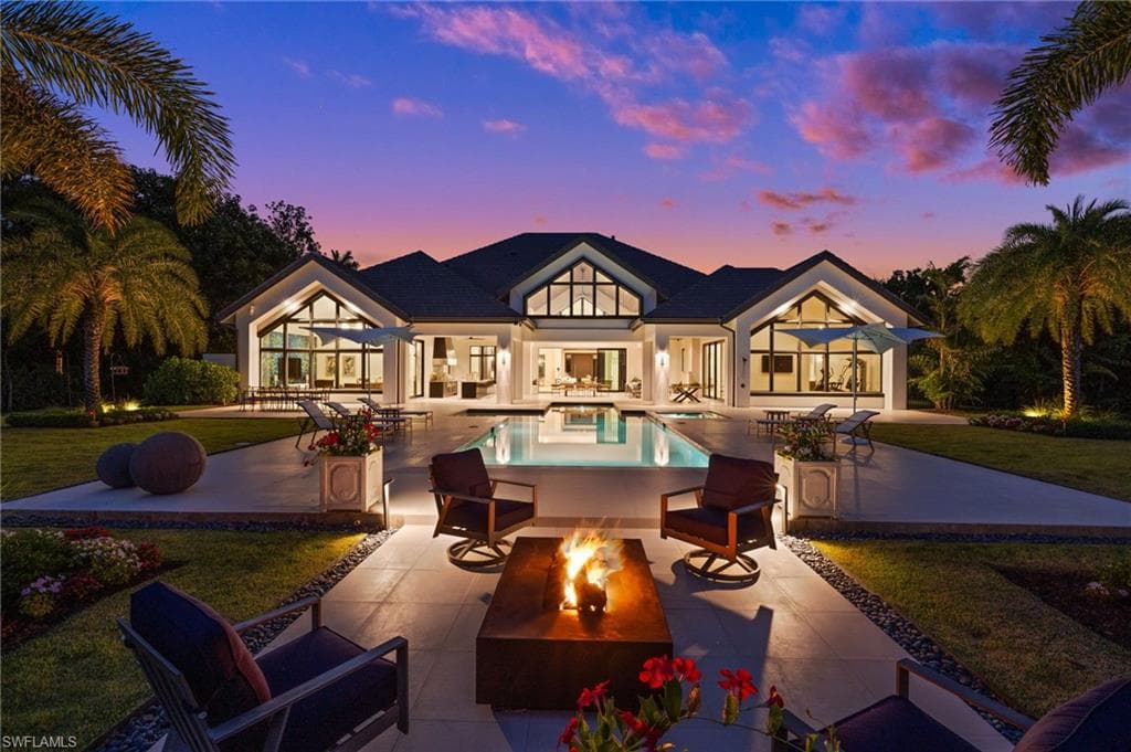 115 East AVE NAPLES, FL 34108