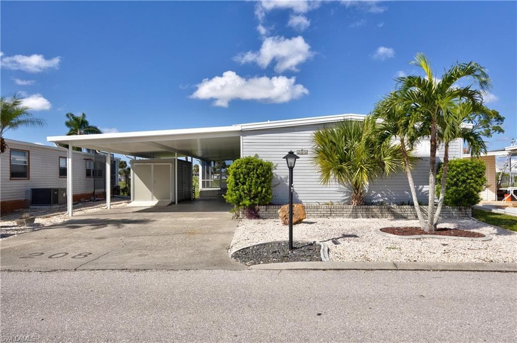 208 Nicklaus BLVD NORTH FORT MYERS, FL 33903