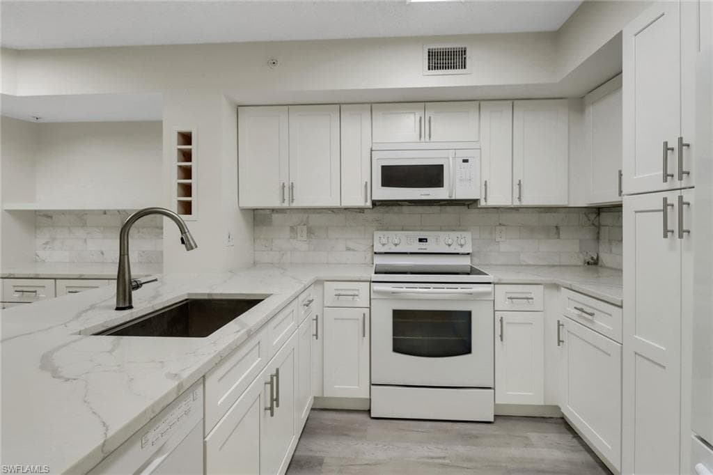 1220 Wildwood Lakes BLVD 108 NAPLES, FL 34104