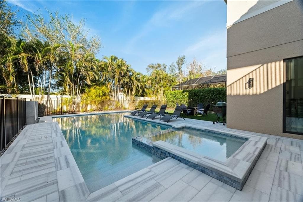 13884 Luna DR NAPLES, FL 34109