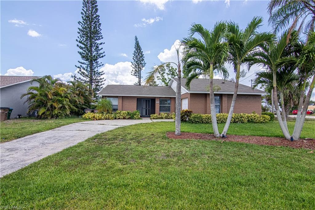 1913 SE 15th PL CAPE CORAL, FL 33990
