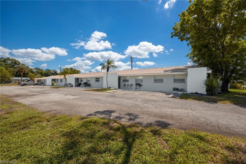 24 W Mariana AVE NORTH FORT MYERS, FL 33903