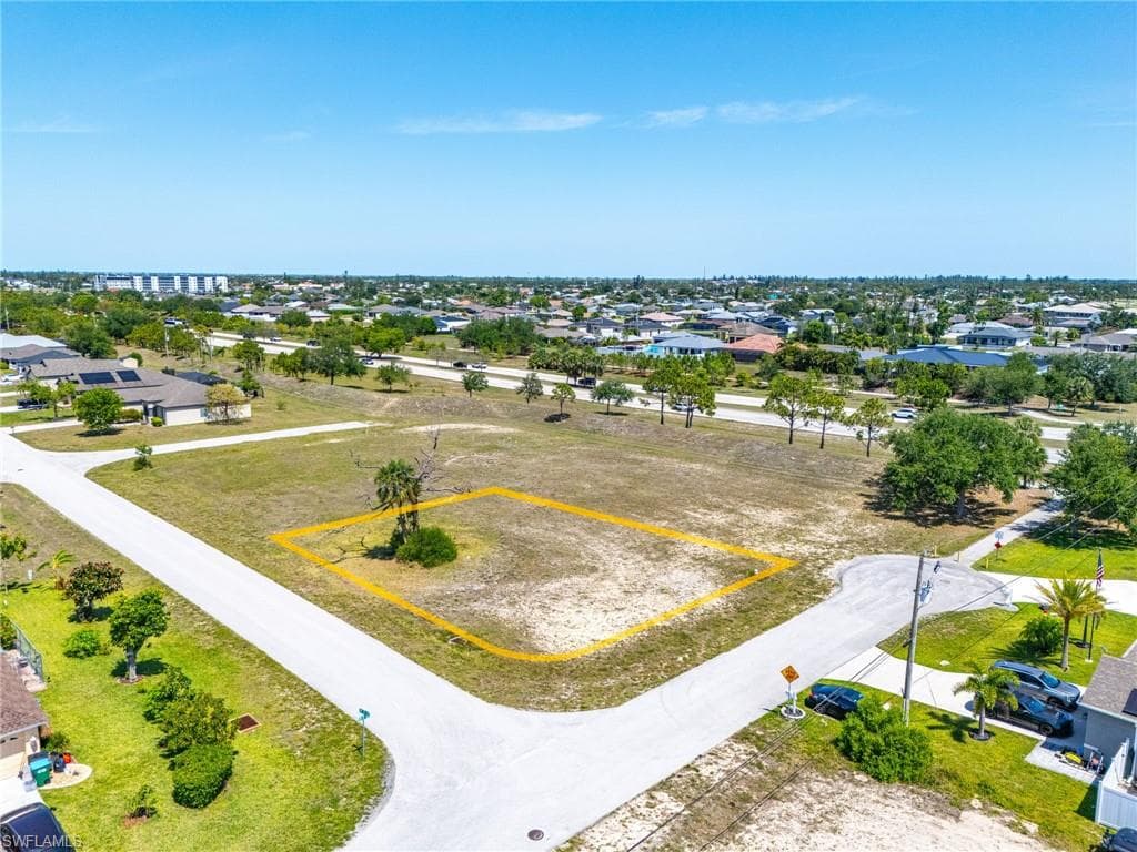 2422 SW 11th AVE CAPE CORAL, FL 33914