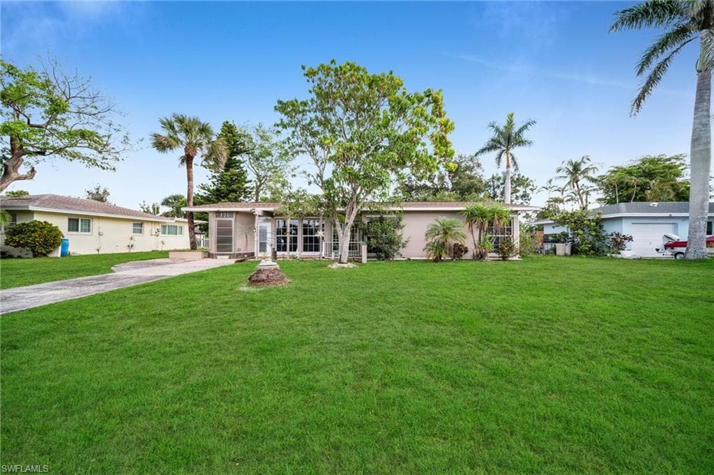 121 44th ST CAPE CORAL, FL 33904