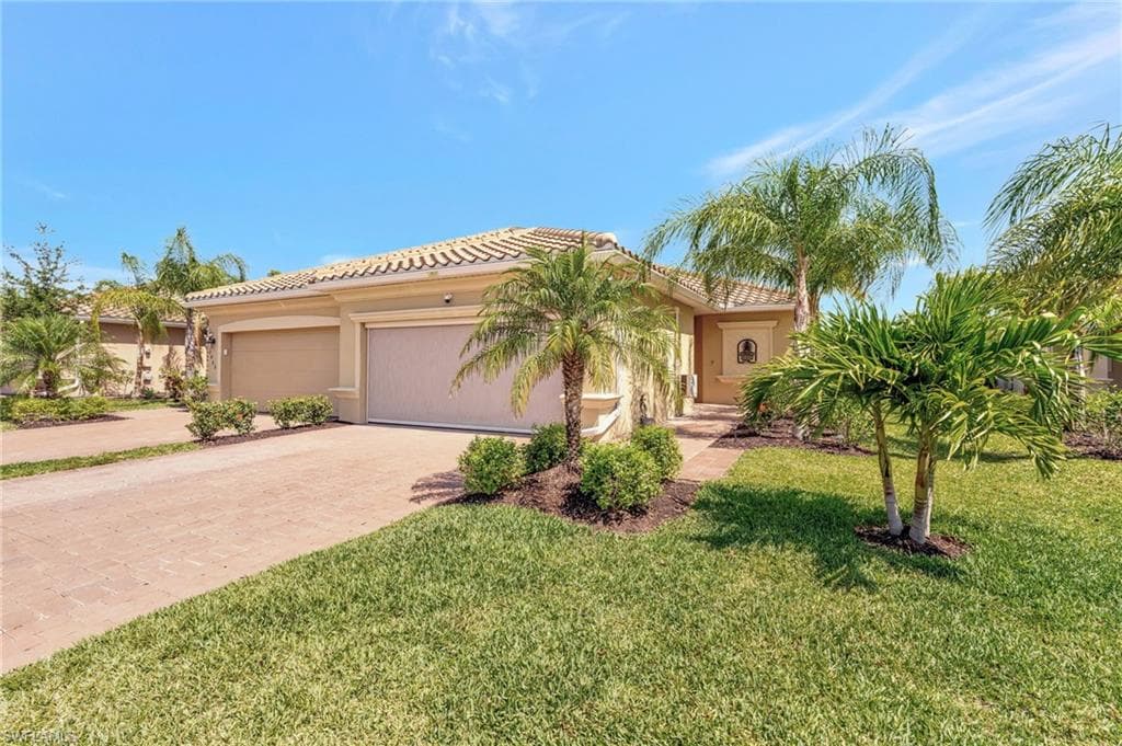 2065 Tamarron LN NAPLES, FL 34120