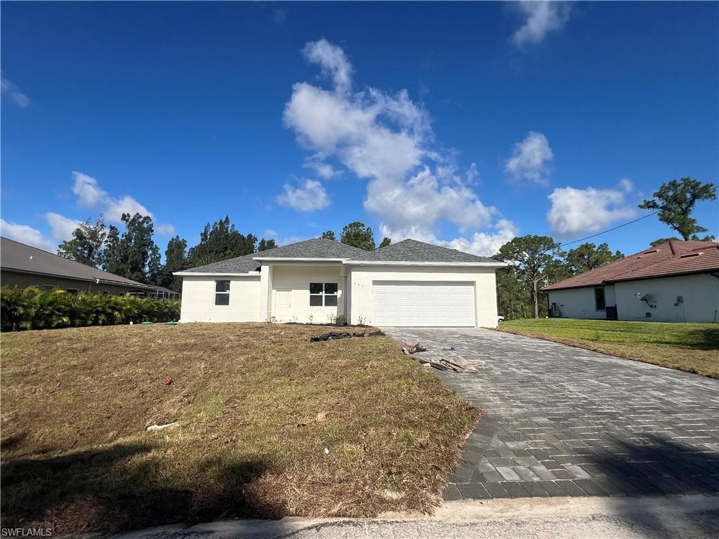 805 Congress AVE LEHIGH ACRES, FL 33972