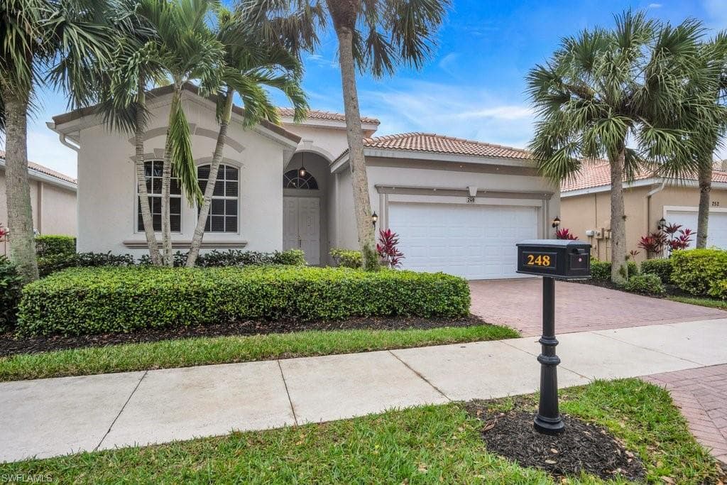 248 Glen Eagle CIR NAPLES, FL 34104