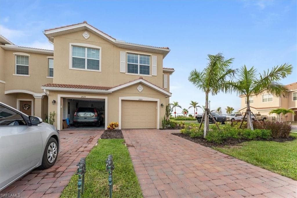 2925 Tardiff DR NAPLES, FL 34120