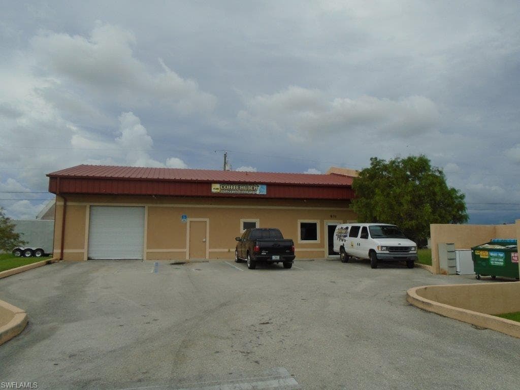 831 NE 7th TER CAPE CORAL, FL 33909