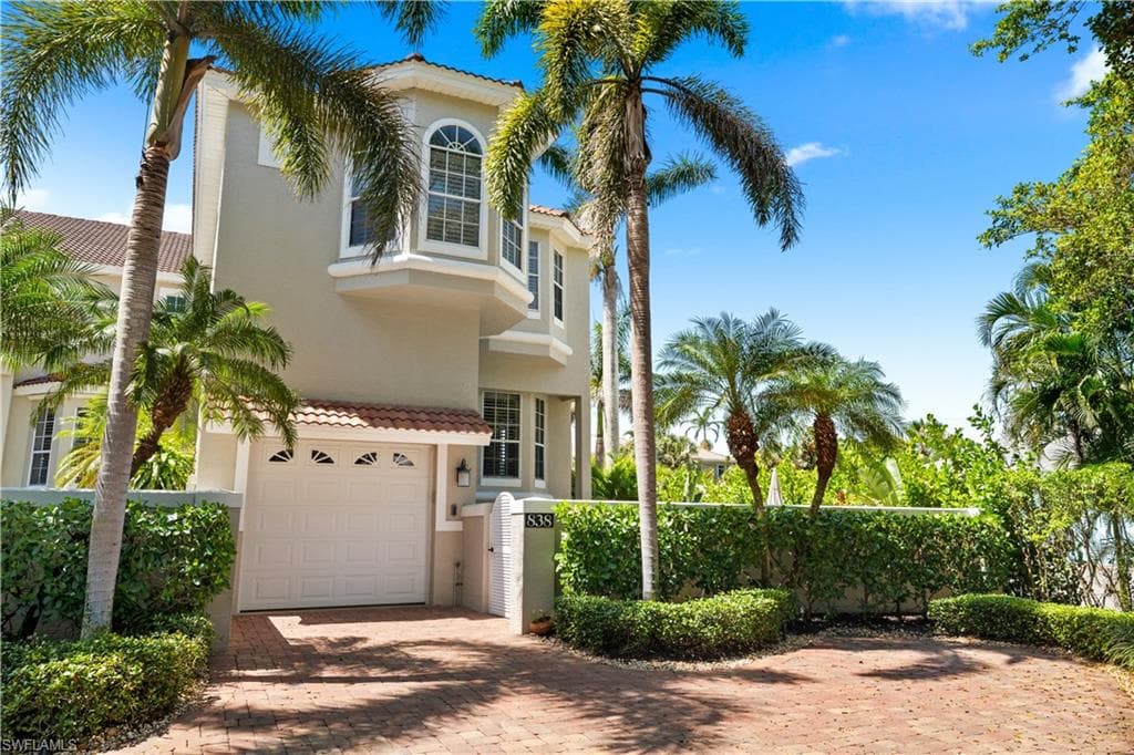 838 9th AVE S NAPLES, FL 34102