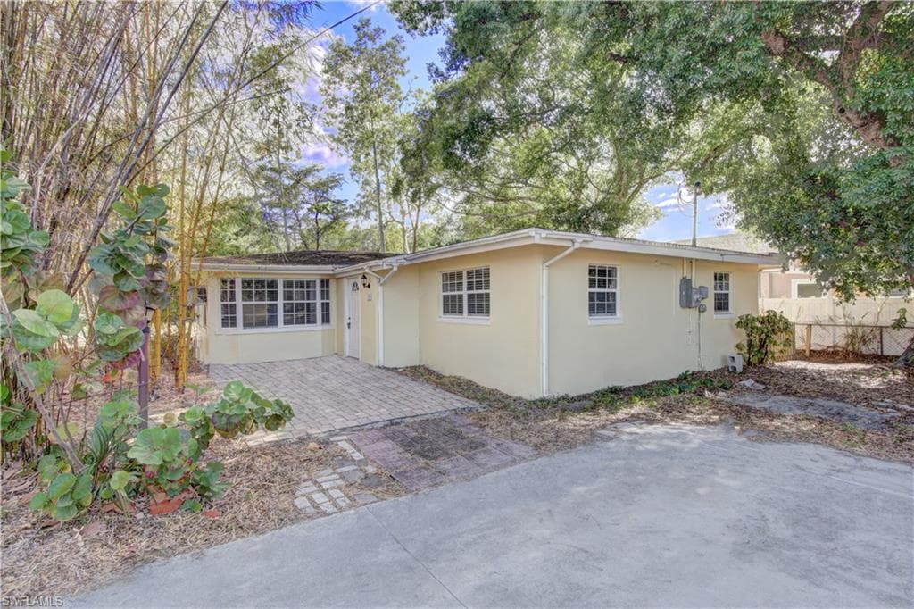 1030 Alderman ST FORT MYERS, FL 33916