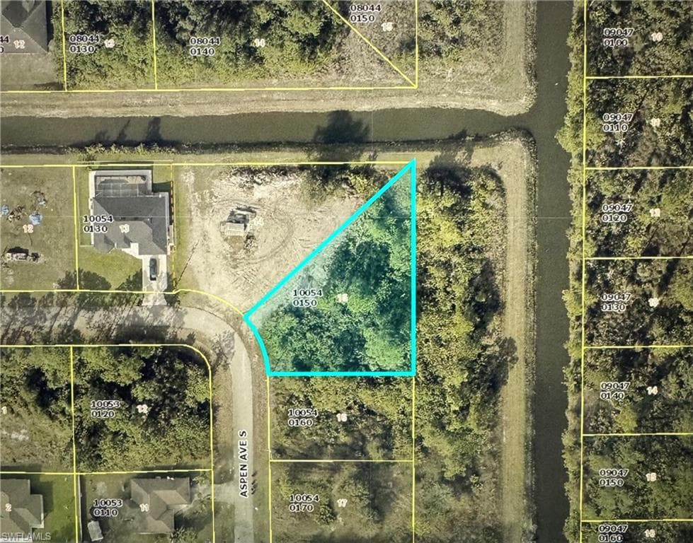 565 Aspen AVE S LEHIGH ACRES, FL 33974