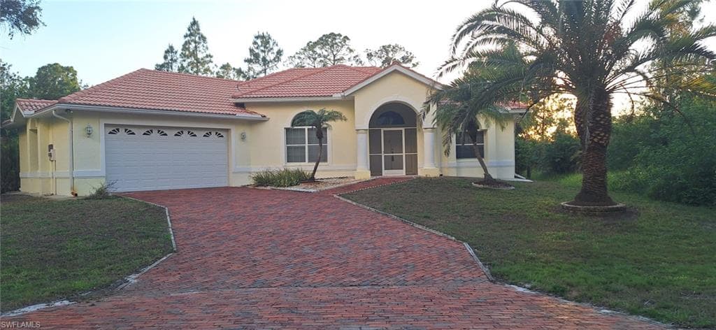 915 Roosevelt AVE LEHIGH ACRES, FL 33936