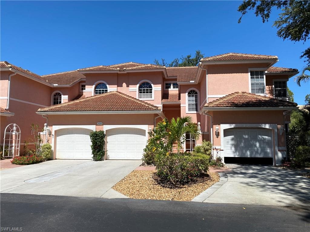 15200 Cedarwood LN B106 NAPLES, FL 34110