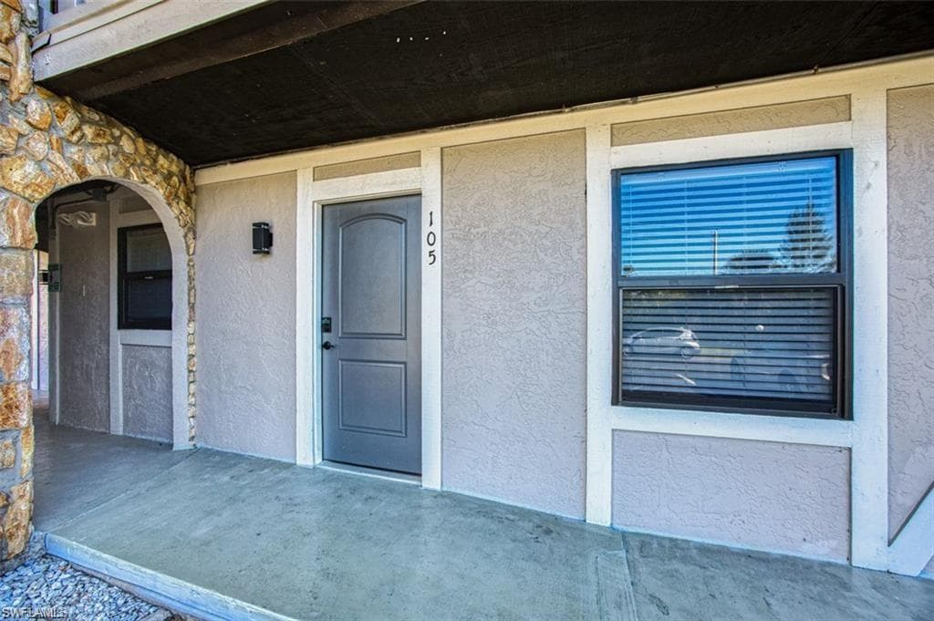 10022 Oxfordshire LN 105 FORT MYERS, FL 33908