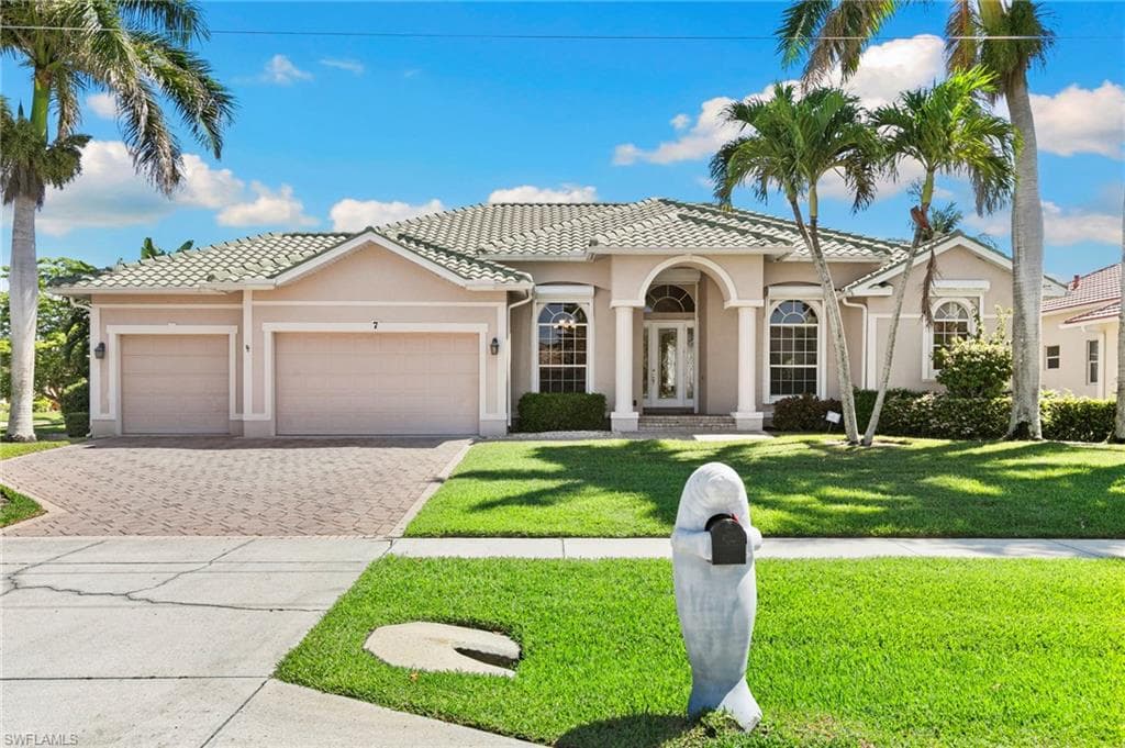 7 Blue Hill CT MARCO ISLAND, FL 34145